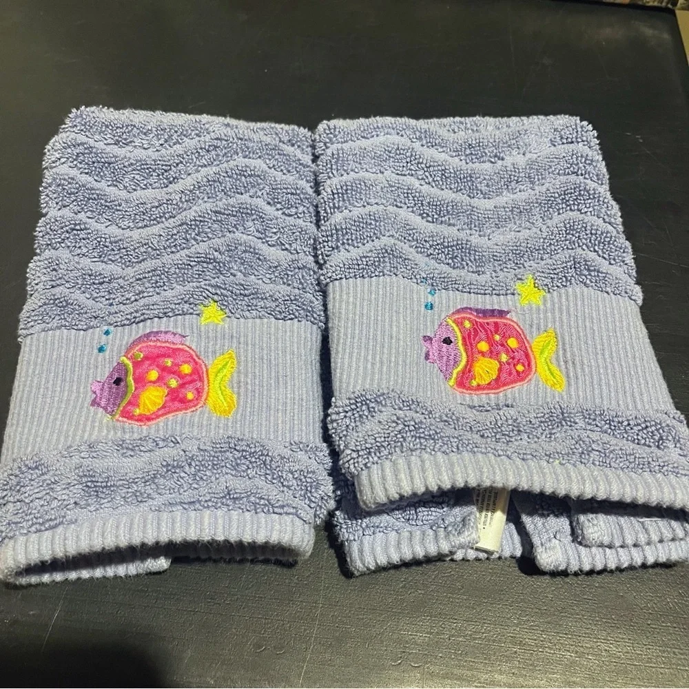 SET Of 2 Saturday KNIGHT VTG Blue FISH Embroidered FINGERTIP Hand TOWEL 16”x10”